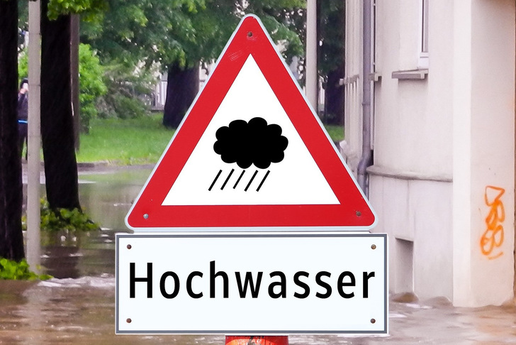 Das Hochwasser hat in vielen Regionen Baden-Württembergs und Bayerns Kommunen wie Privatleute in Bedrängnis gebracht. Die Förderinstitutionen kommen den Betroffenen mit Verfahrenserleichterungen bei der Beantragung von BEG-Fördermitteln entgegen. - © Animaflora PicsStock - stock.adobe.com