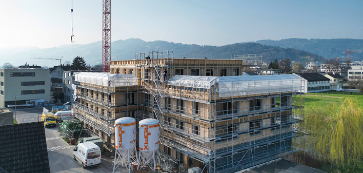 © Bild: Openly Laut Projektleitung ein Treibhausgasspeicher: Im schweizerischen Widnau entstand ein Gebäude unter Einsatz von Hanfbeton und Verwendung von wiederaufbereiteten Bauteilen.