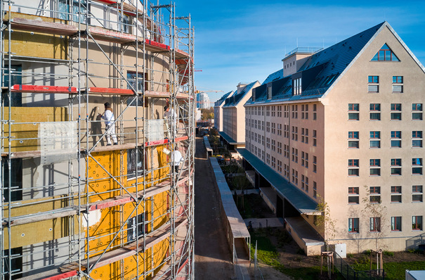 © Bild: Saint-Gobain Weber / Foto Behrendt Mehrere Quartiere wurden bereits mit dem recyclingfähigen Wärmedämm-Verbundsystem Webertherm Circle errichtet, darunter das Neubauprojekt Speicherballett des Wohnungsunternehmens BUWOG in Berlin-Spandau.