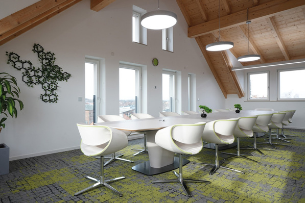 © Lichtwerk Beim Bauen im Bestand ist der Dachausbau die eleganteste und nachhaltigste Möglichkeit, ohne Bodenversiegelung neuen Wohnraum und Raum zum Arbeiten zu gewinnen.