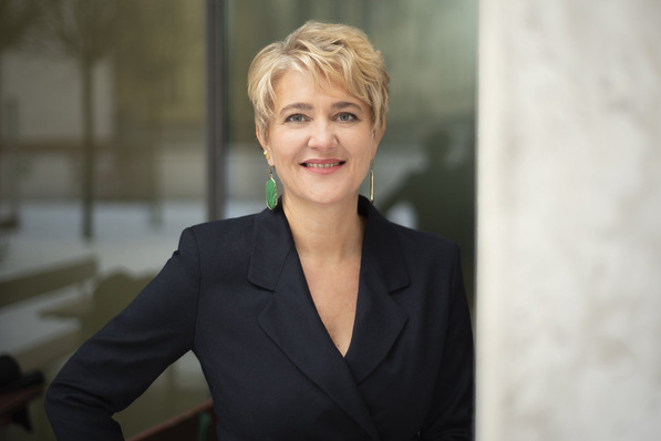 © Hoffotografen Corinna Enders, Vorsitzende der Geschäftsführung: „Ziel der Energiewende ist es, sowohl mehr Klimaschutz zu ermöglichen als auch unsere industriell geprägte Volkswirtschaft im Sinne internationaler Wettbewerbsfähigkeit nachhaltig zu modernisieren.“