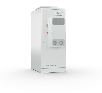 © Bild: Tesvolt Integrierte Rauch-, Wärme- und Gassensoren samt Alarm- und Aerosollöschanlage sichern den Betrieb des Gewerbespeichers Forton.