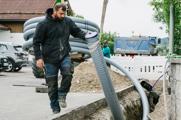 © Rehau / Simon Toplak Fernwärme gehört unbedingt mit zum Projekt der Energie- und Wärmewende. Umso wichtiger ist es, dass sie bezahlbar bleibt, so die Verbraucherzentrale.
