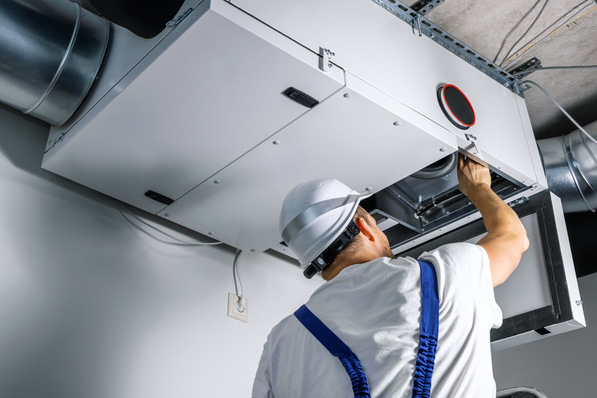 © ronstik - stock.adobe.com Mit einer Lüftung mit Wärmerückgewinnung lässt sich der Energiebedarf für Heizen und Kühlen effizient reduzieren.