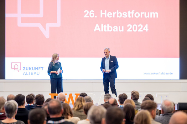 © Zukunft Altbau Wie im vergangenen Jahr treffen sich auch in diesem Expertinnen und Experten des energetischen Sanierens beim Herbstforum Altbau in Stuttgart.