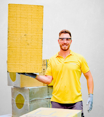 © Bild: Saint-Gobain Weber Die leichte Mineralwoll-Dämmplatte Weber.therm MW 035L express überzeugt mit einfachem Handling.